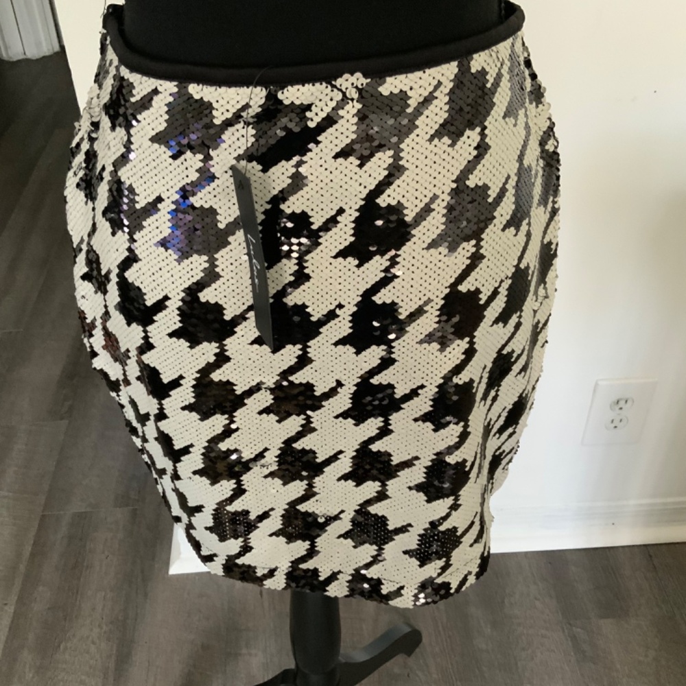 Lulus - Picture 2 of 7
